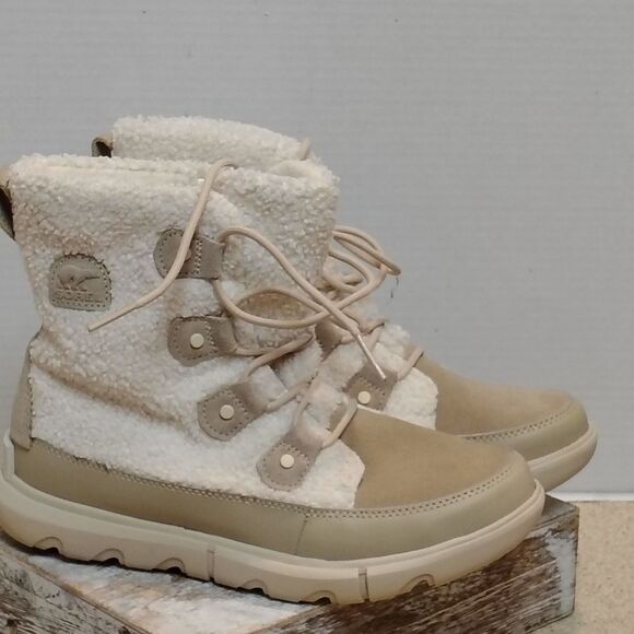 Cozy Beige and White Winter Boots - Picture 1 of 6